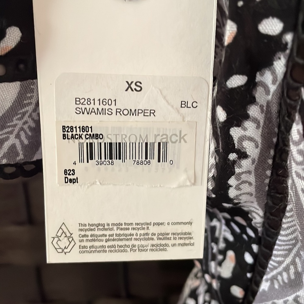 VOLCOM•ROMPER - Picture 6 of 6